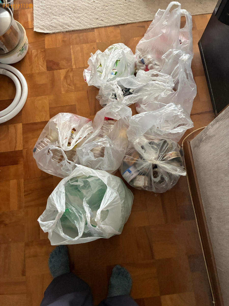 ポリタンク、調理器具、ゴミ箱、蛍光灯、スコップ、一般ごみ等の回収