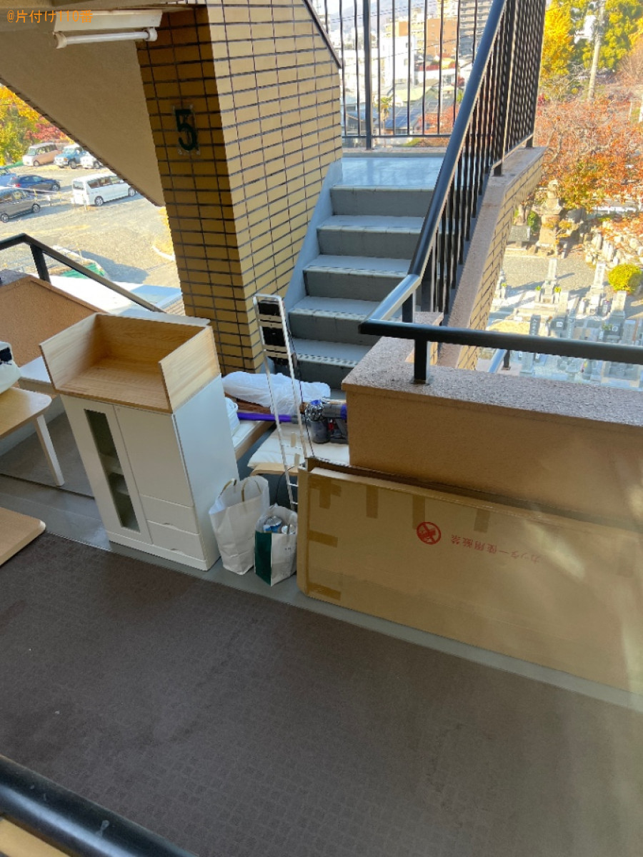 ハンガーラック、オットマン、食器棚、テーブル、掃除機等の回収