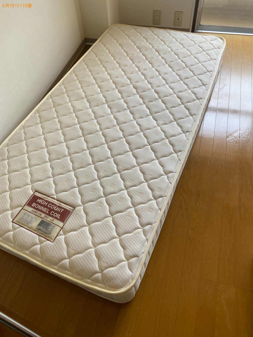 マットレス付きシングルベッド、冷蔵庫、洗濯機、ラック等の回収