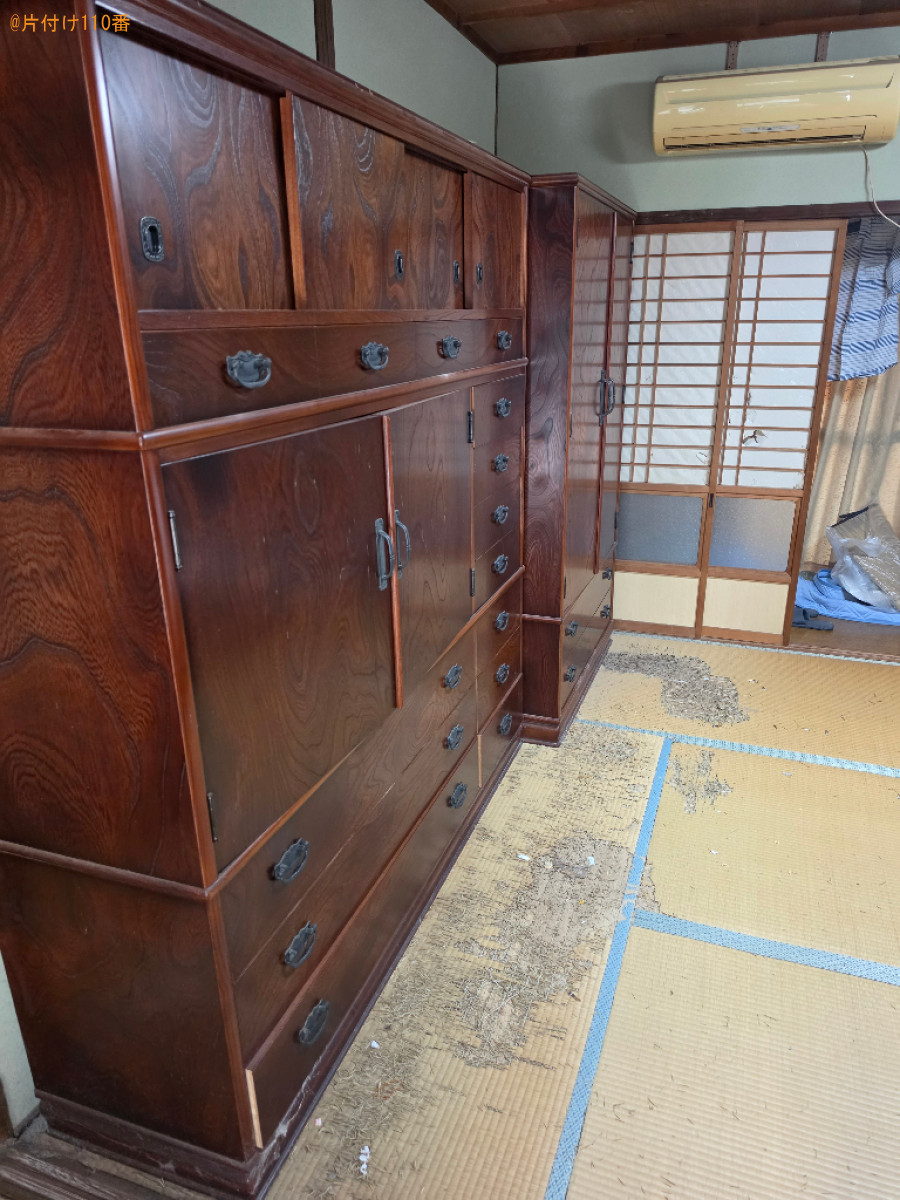 【北九州市八幡東区】婚礼タンス、食器棚、テレビ台、椅子等の回収